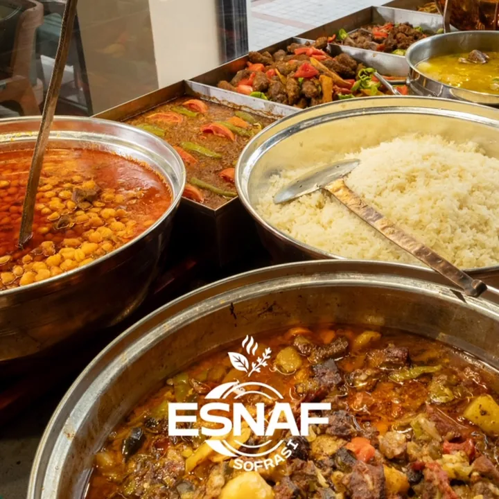 Esnaf Sofrası sıcak yemek tezgâhından günlük yemek çeşitleri