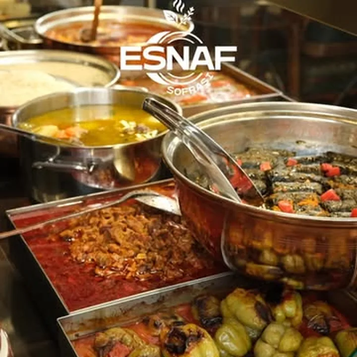Esnaf Sofrası sıcak yemek tezgâhından yemekler
